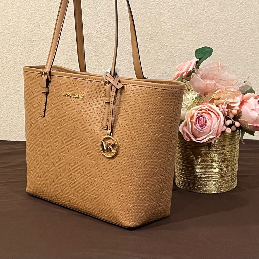 MICHAEL MICHAEL KORS JET SET 384GJ62Y PALE PEANUT MD CARRYALL TOTE SMLS029-0001
